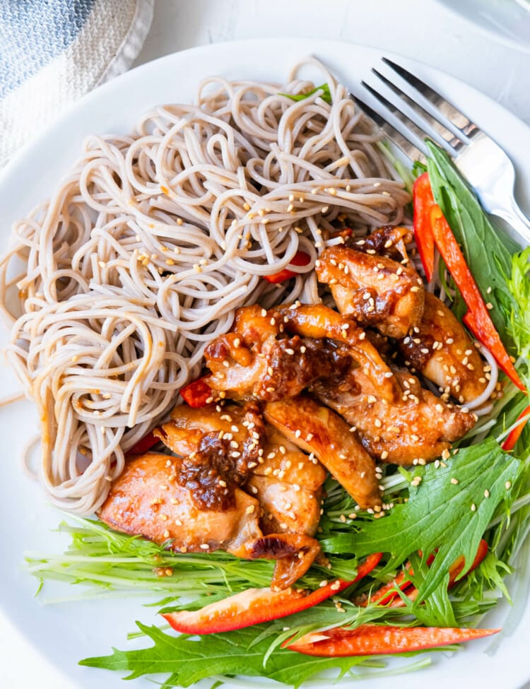 Miso chicken soba noodles with juicy chicken bites, fresh rocket leaves and soba noodles.