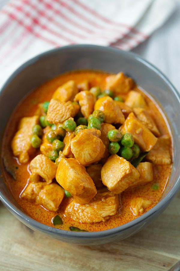 Easy homemade Thai Panang curry with chicken breasts and green peas.